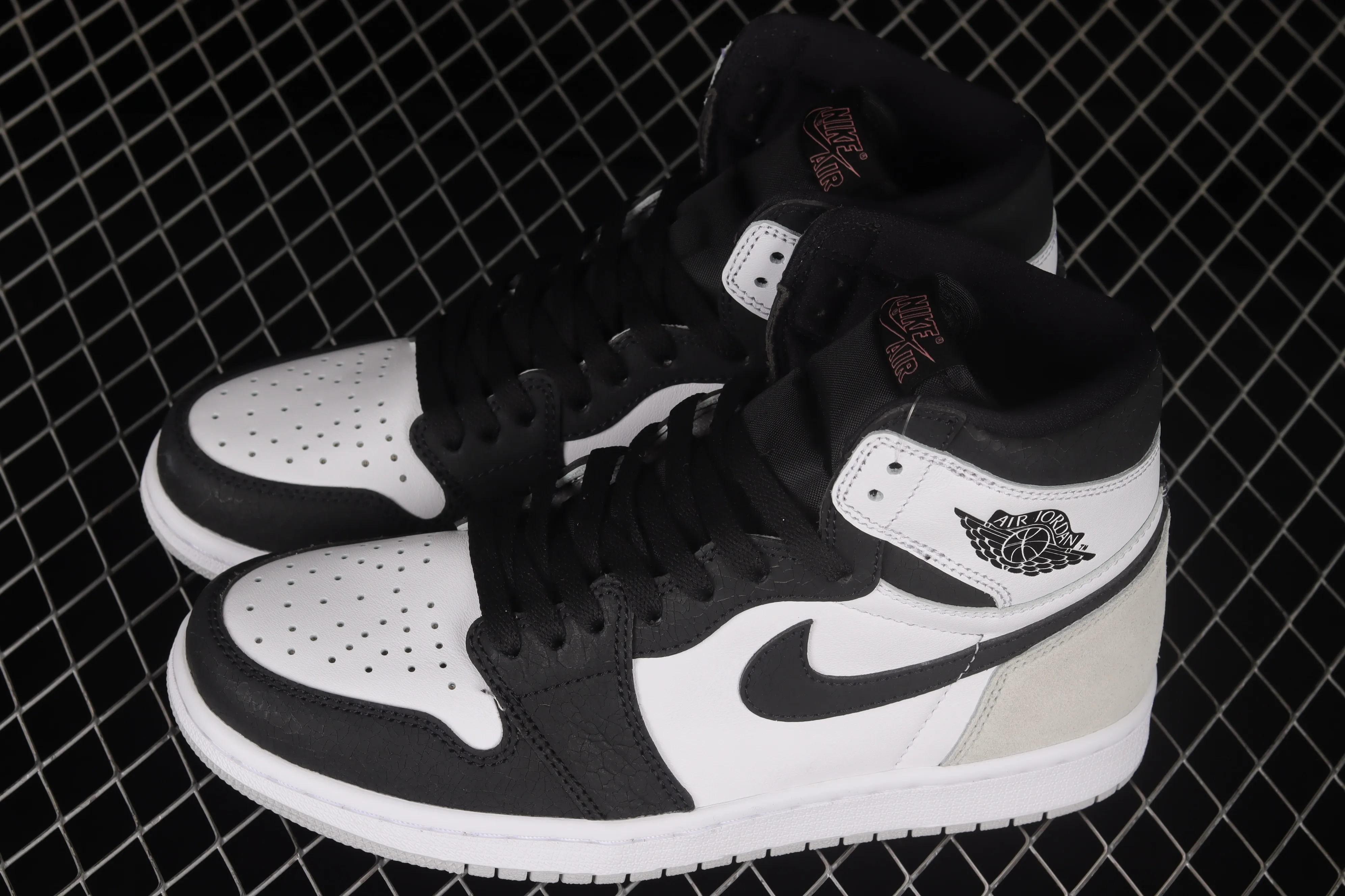 All categories Air Jordan Jordan series basketball shoes Air Jordan 1 High Air Jordan 1 High OG "Stage Haze" AJ1 Joe 1 black and gray toe 555088-108